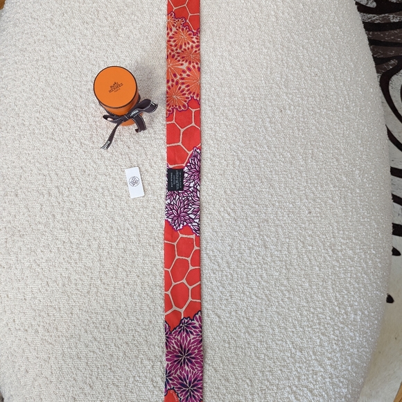 Authentic Hermes Silk Twilly - Picture 3 of 11